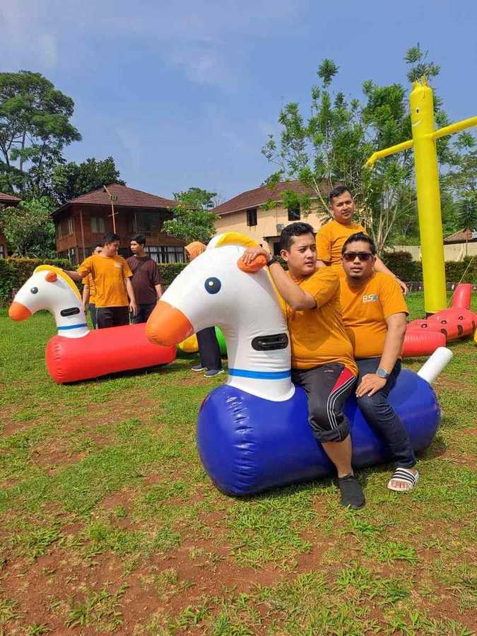 Kebersamaan karyawan setelah sesi employee gathering